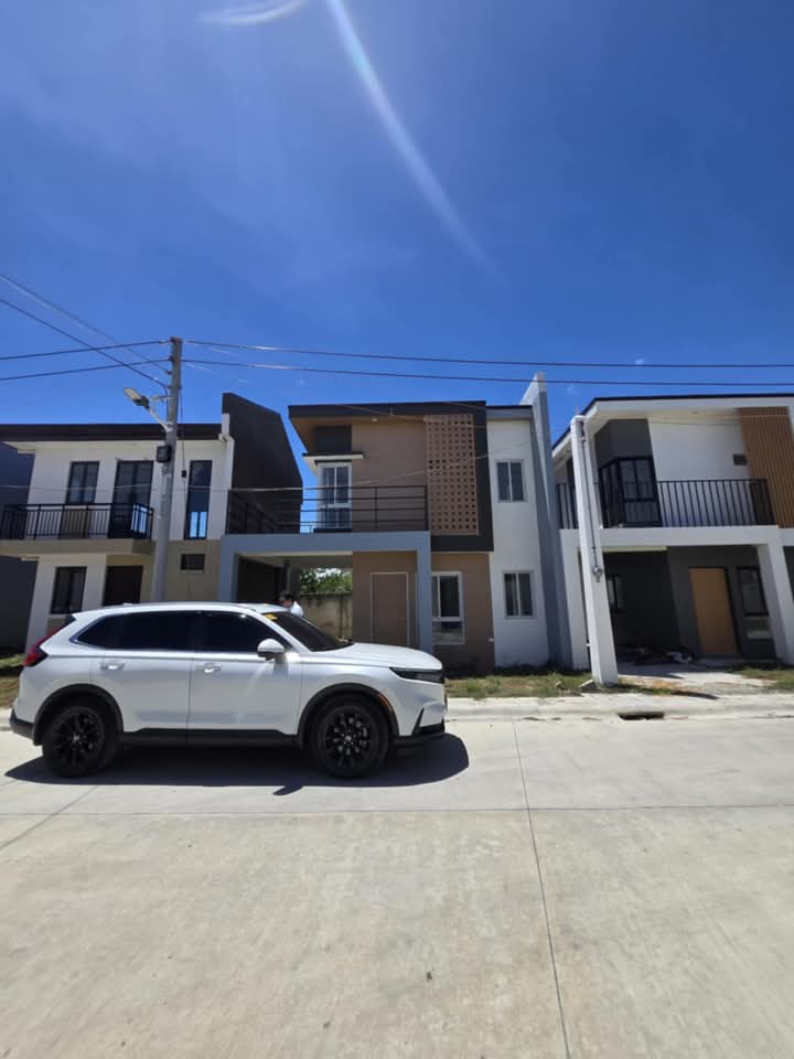 Brand New House For Sale in 𝐏𝐚𝐫𝐤 𝐏𝐥𝐚𝐜𝐞 𝟐 Subdivision