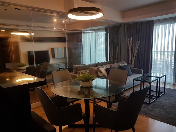 Luxury 1BR in Parc Point Condominium
