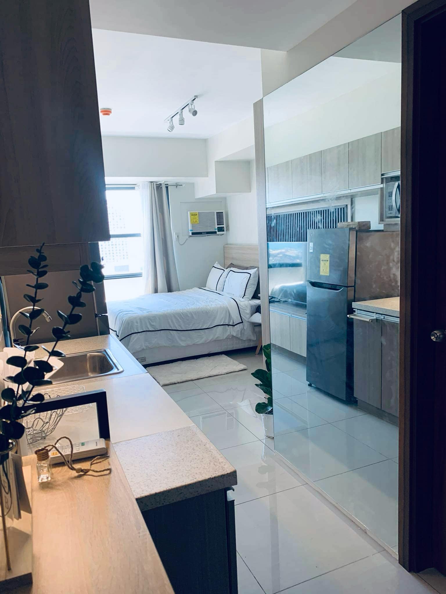 fully furnished and newly renovated Studio unit