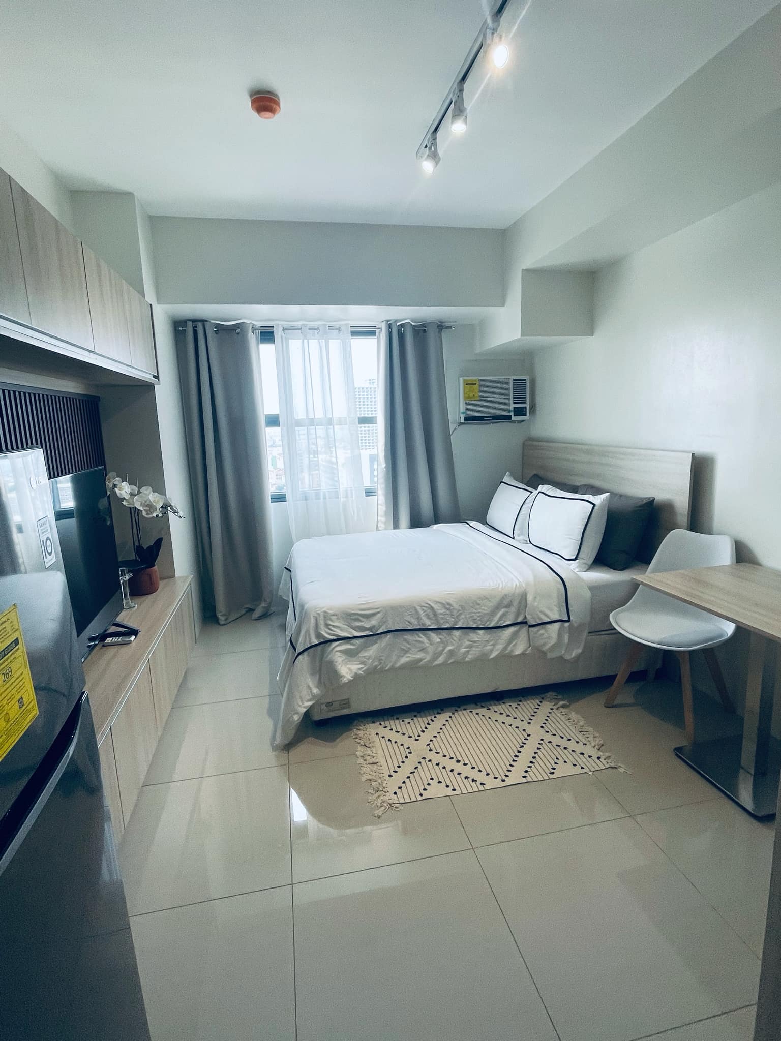 fully furnished and newly renovated Studio unit