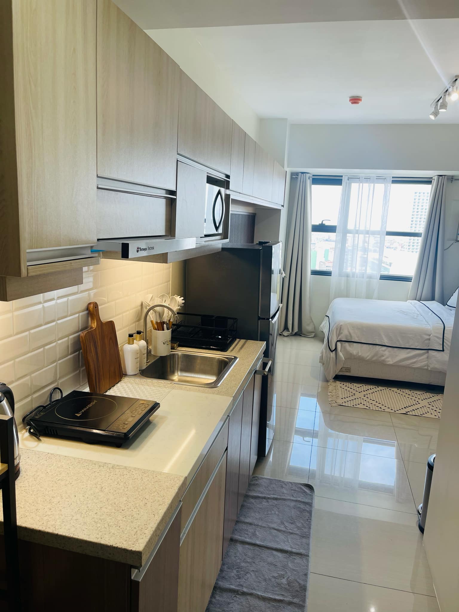 fully furnished and newly renovated Studio unit