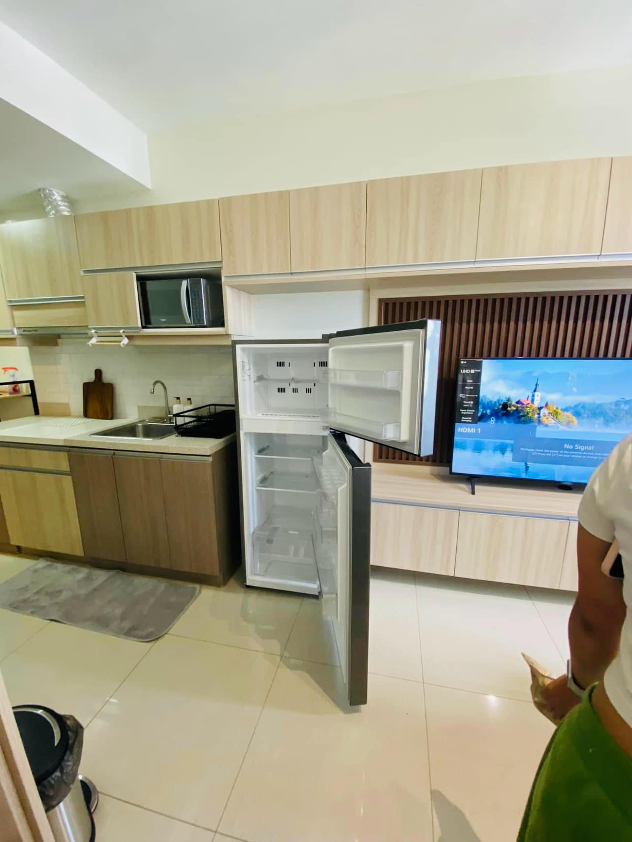 fully furnished and newly renovated Studio unit