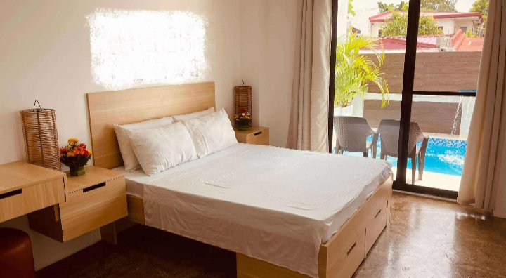 3-Bedroom Bali-Style Home with Private Jacuzzi Pool in Mactan